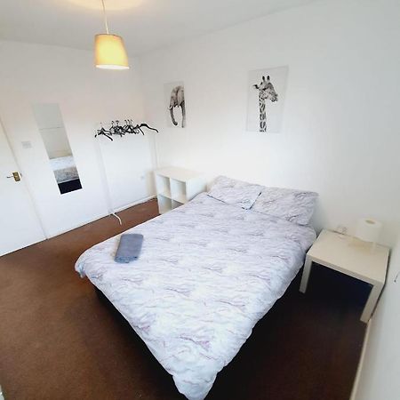 2 Bedroom Rayleigh Apartment Bagian luar foto