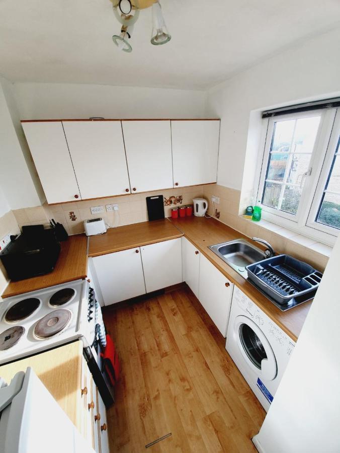 2 Bedroom Rayleigh Apartment Bagian luar foto