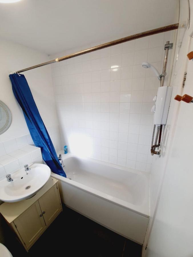2 Bedroom Rayleigh Apartment Bagian luar foto