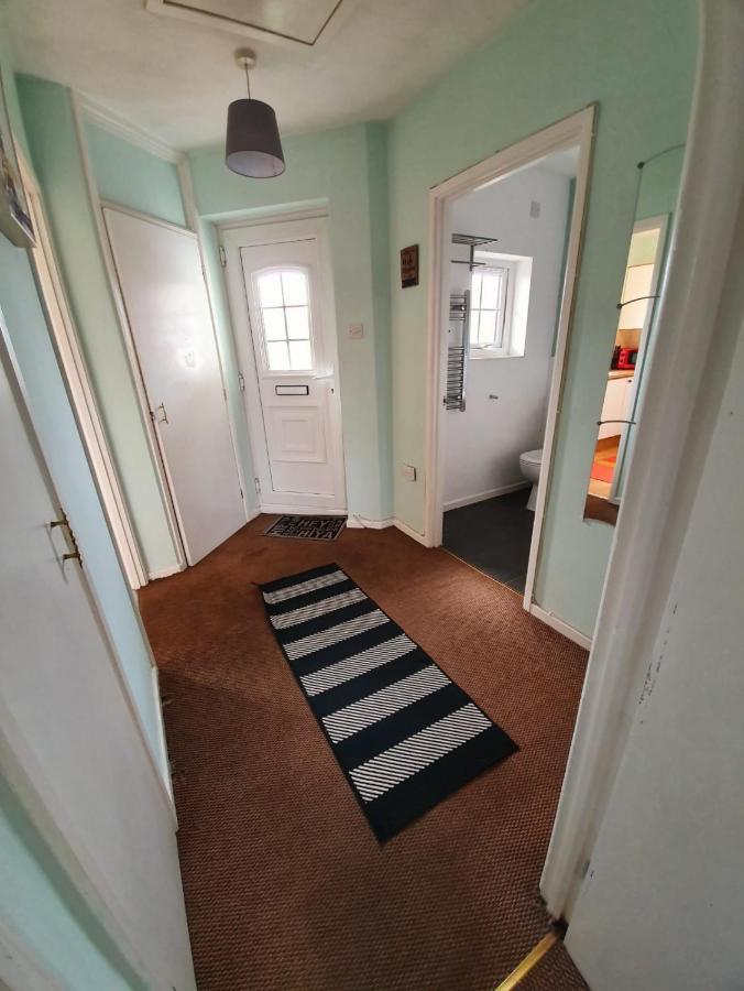 2 Bedroom Rayleigh Apartment Bagian luar foto